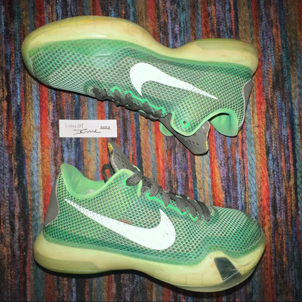 726067-333 nike zoom kobe vino X poison 2014 Size 5Y 6.5W